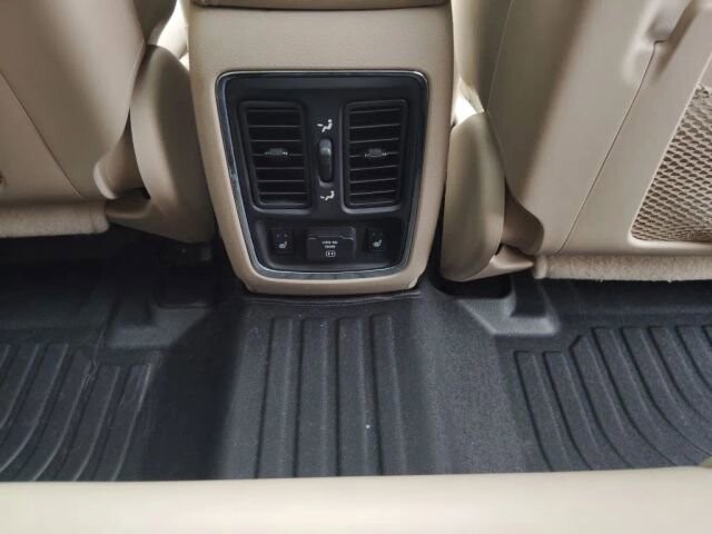 2011 Jeep Grand Cherokee in Greenville, SC 29607 - 18124238 16