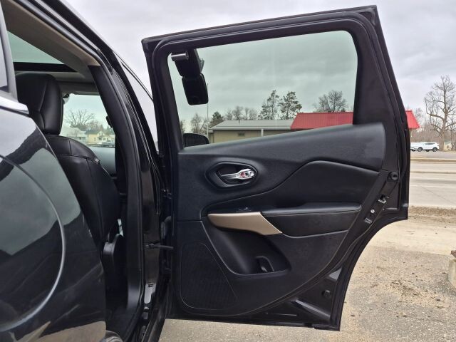 2018 Jeep Cherokee in Wadena, MN 56482 - 18124244 10