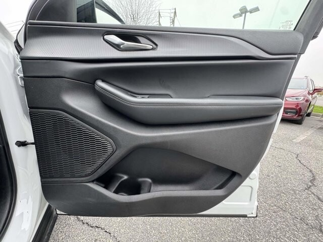 2024 Jeep Grand Cherokee L in Winchester, VA 22602 - 18124256 8