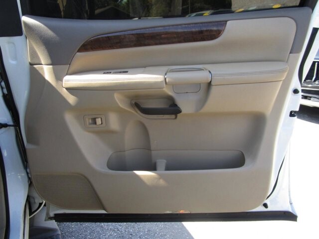 2013 Nissan Armada in Tampa, FL 33604-6914 - 18124263 21