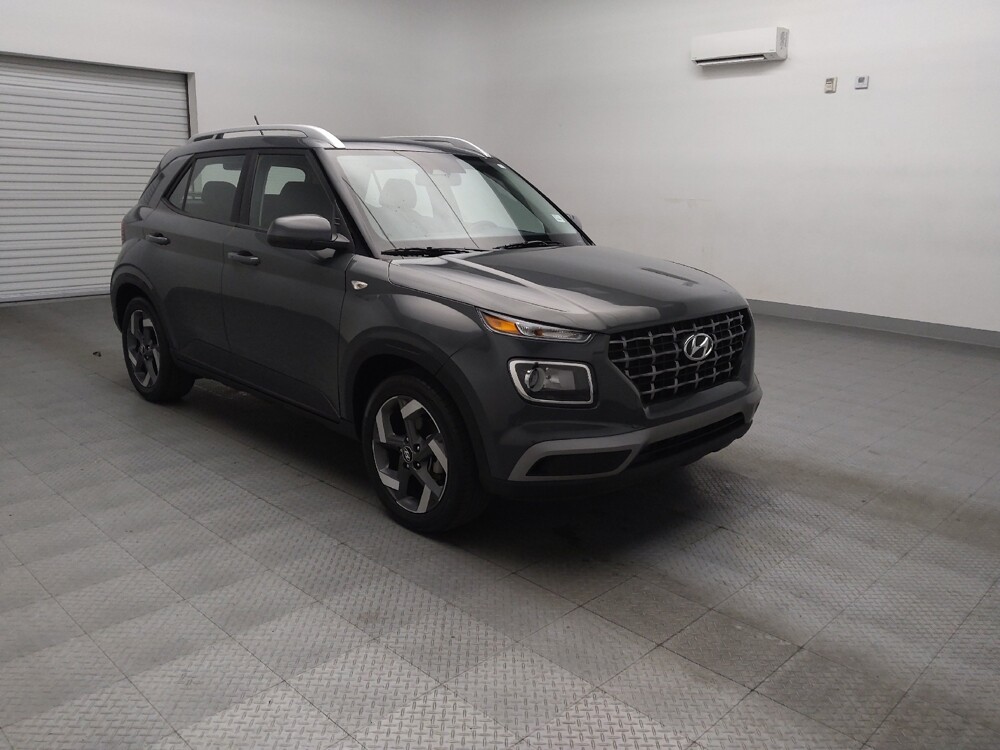 2025 Hyundai Venue in Lubbock, TX 79424 - 18124311 13