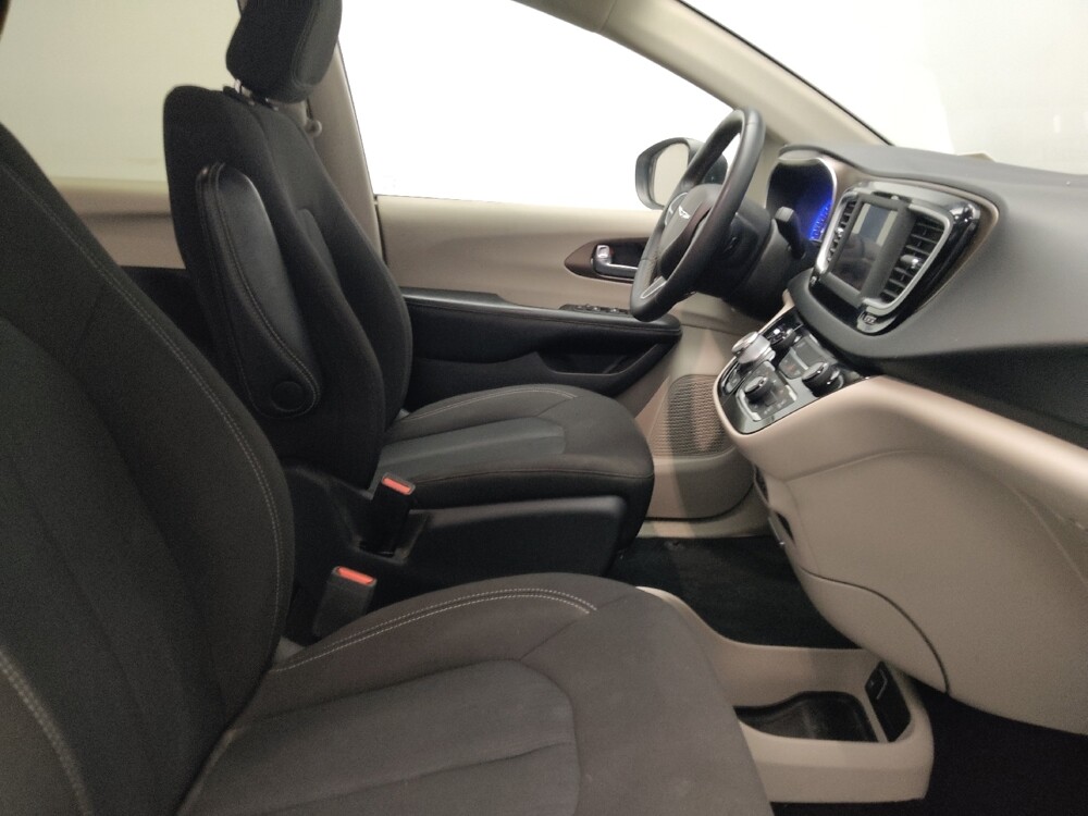 2022 Chrysler Voyager in Lewisville, TX 75067 - 18124334 21