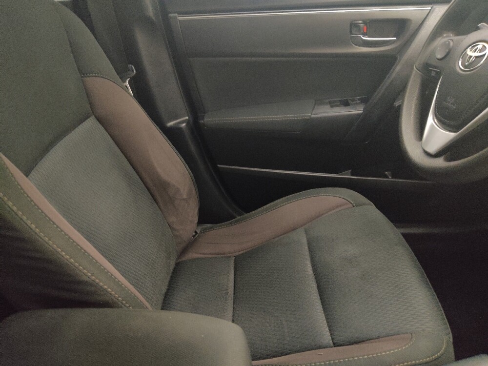 2018 Toyota Corolla in Clearwater, FL 33764 - 18124340 21