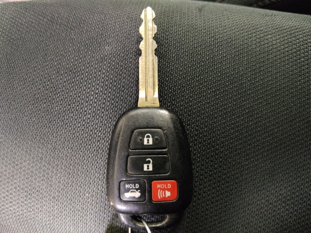 2018 Toyota Corolla in Clearwater, FL 33764 - 18124340 32