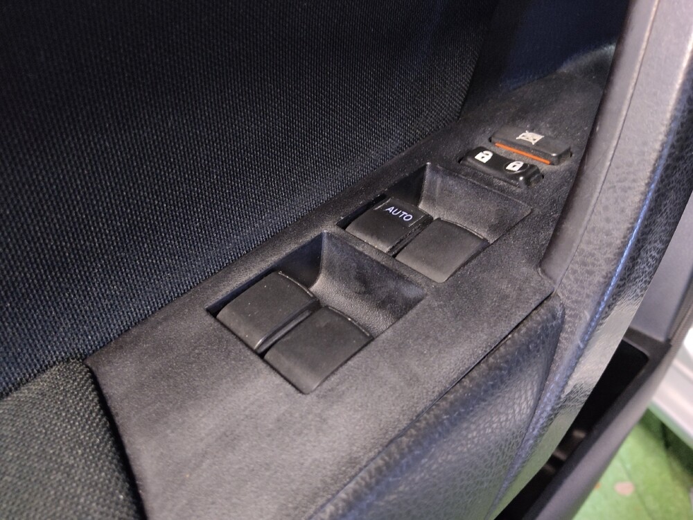 2018 Toyota Corolla in Clearwater, FL 33764 - 18124340 27