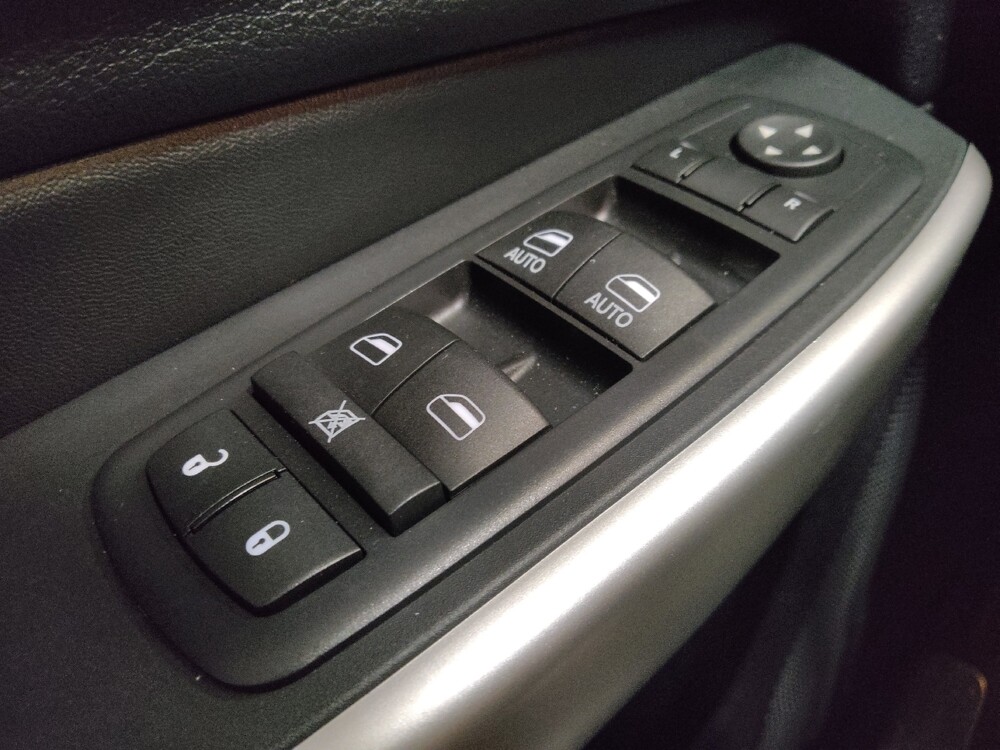 2017 Jeep Cherokee in Savannah, GA 31419 - 18124378 27