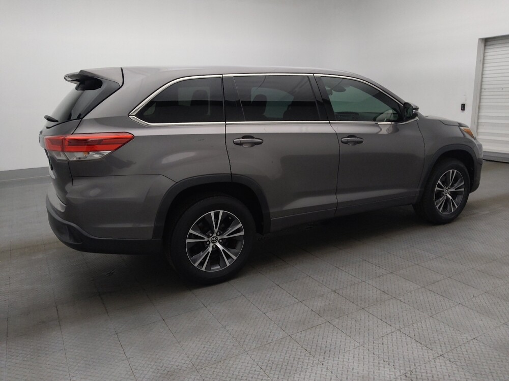 2018 Toyota Highlander in Ocala, FL 34471 - 18124393 10
