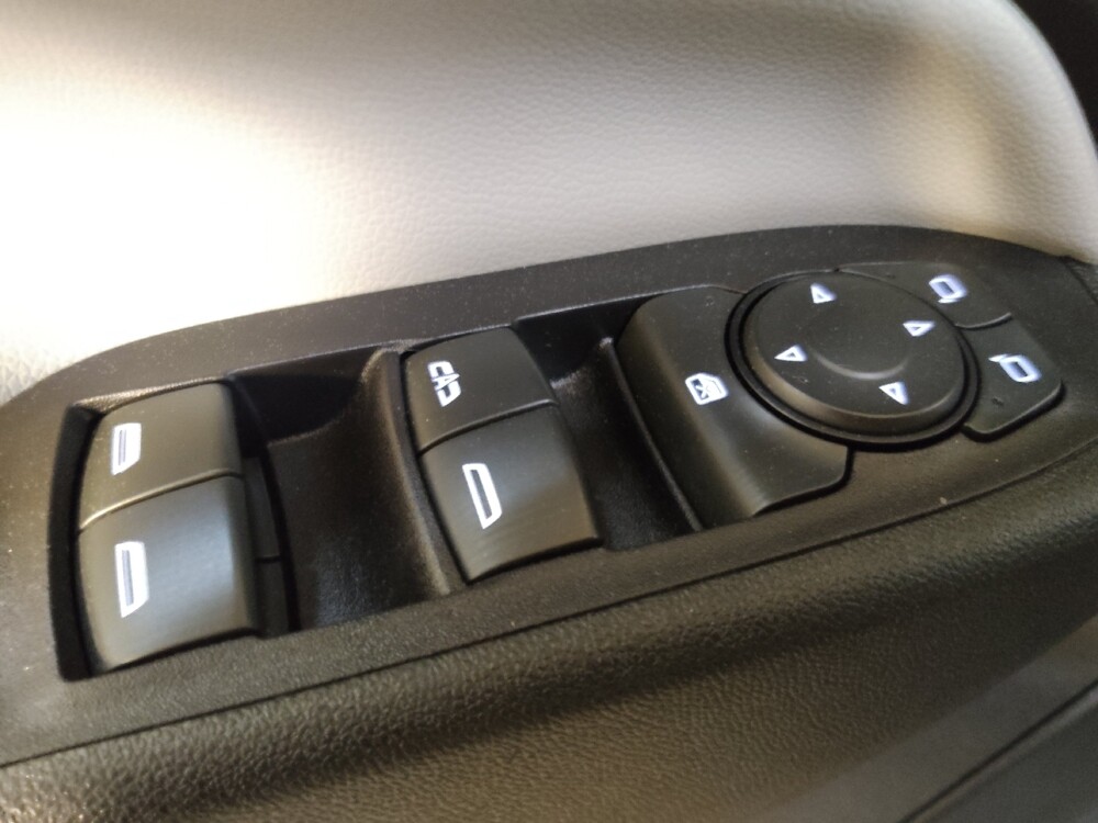 2018 Chevrolet Equinox in Charleston, SC 29414 - 18124434 27