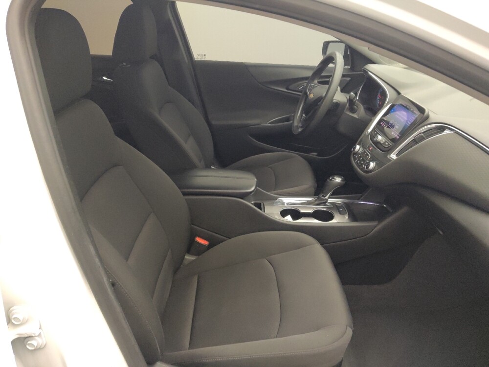 2019 Chevrolet Malibu in Houston, TX 77074 - 18124482 21