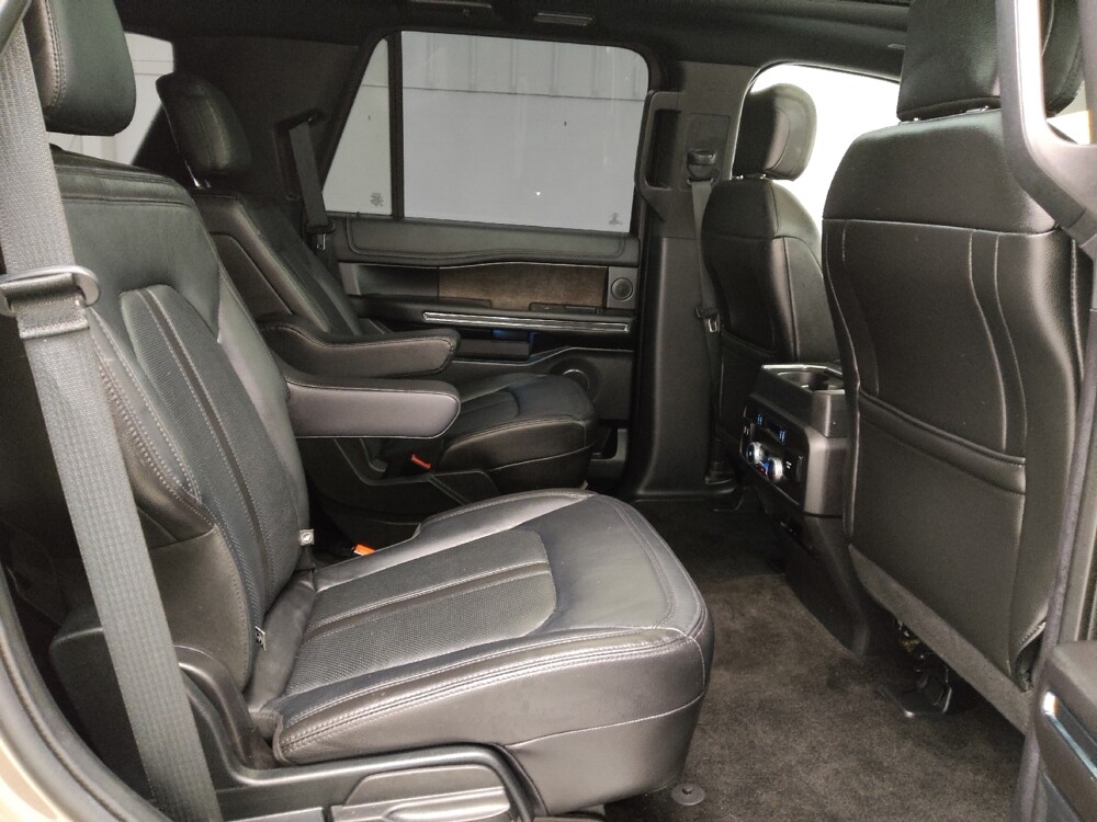 2018 Ford Expedition in St. Louis, MO 63136 - 18124505 19