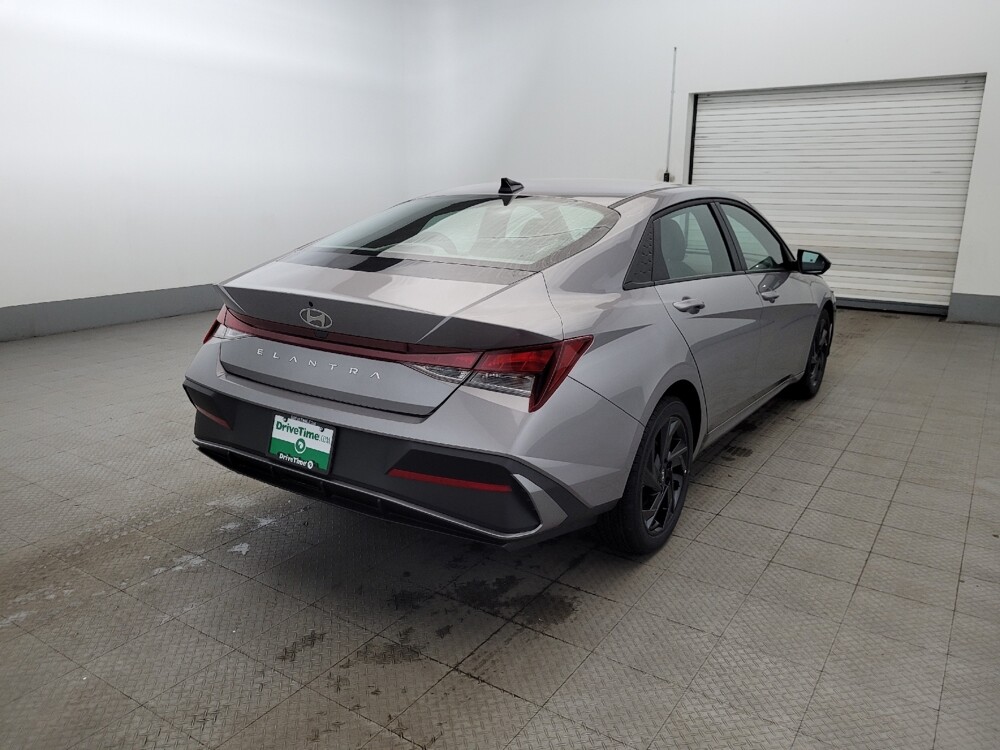 2025 Hyundai Elantra in Woodbridge, VA 22191 - 18124529 9