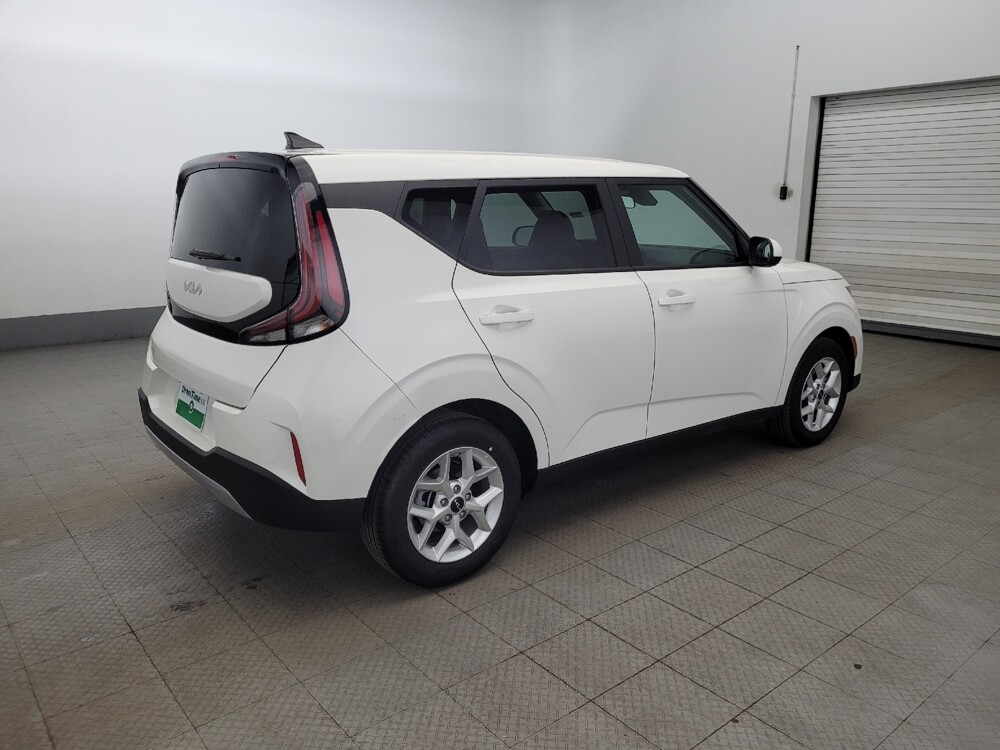 2025 Kia Soul in Plymouth Meeting, PA 19462 - 18124531 10