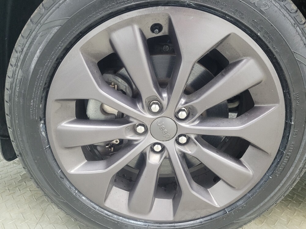 2020 Jeep Cherokee in Indianapolis, IN 46219 - 18124572 31