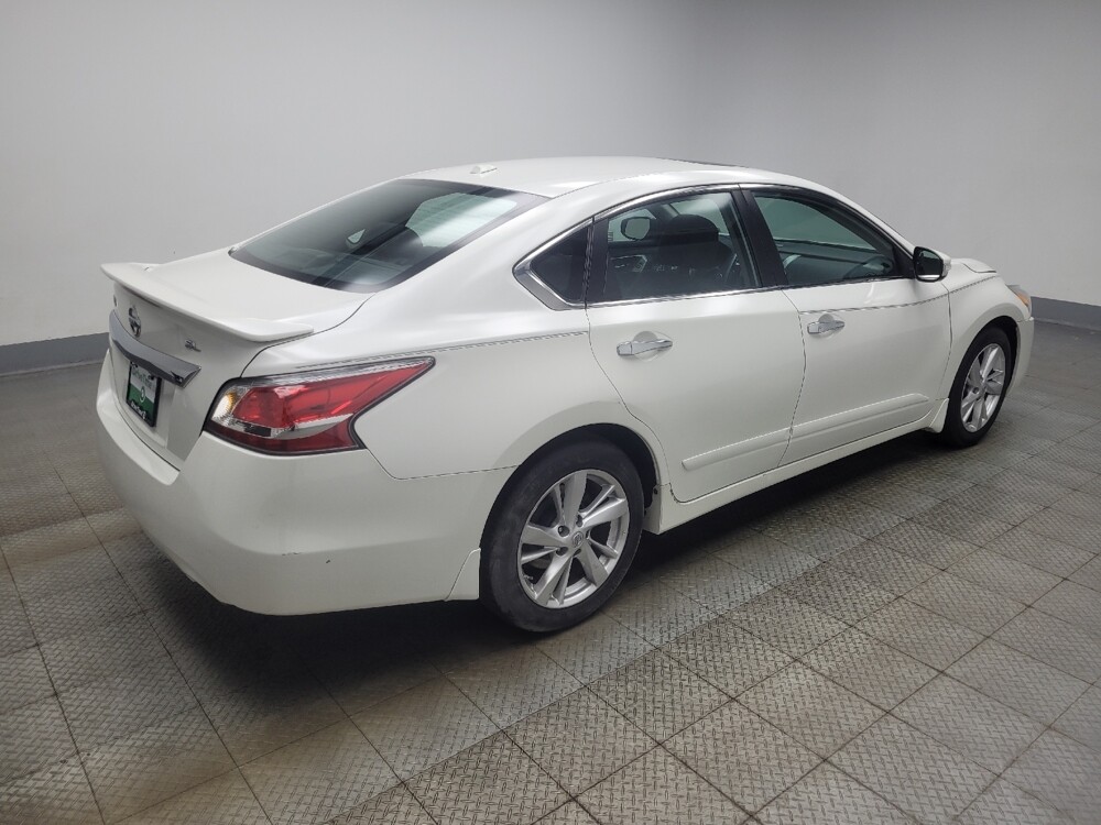 2015 Nissan Altima in Indianapolis, IN 46219 - 18124576 10