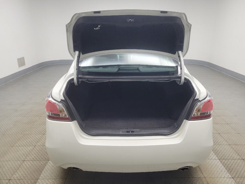 2015 Nissan Altima in Indianapolis, IN 46219 - 18124576 29