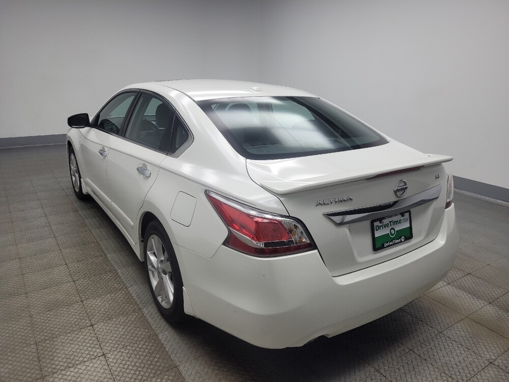 2015 Nissan Altima in Indianapolis, IN 46219 - 18124576 5