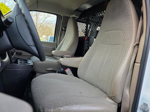 2011 Chevrolet Express 2500 in Blauvelt, NY 10913 - 18124656 12