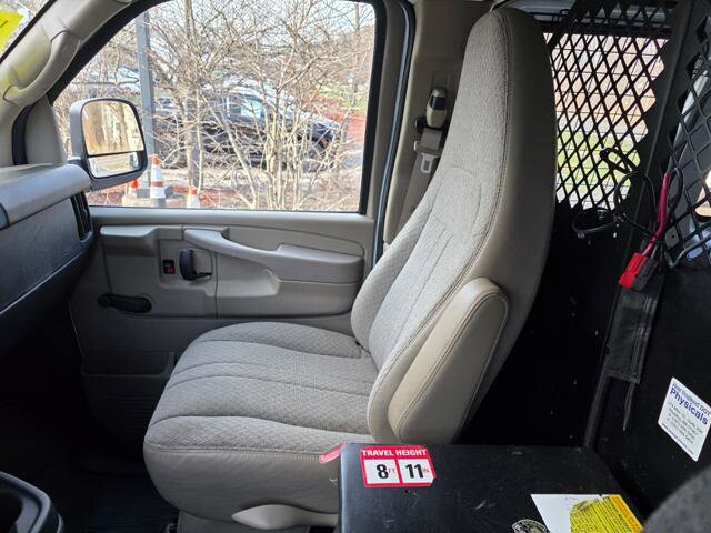 2011 Chevrolet Express 2500 in Blauvelt, NY 10913 - 18124656 25