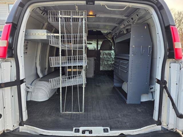 2011 Chevrolet Express 2500 in Blauvelt, NY 10913 - 18124656 32