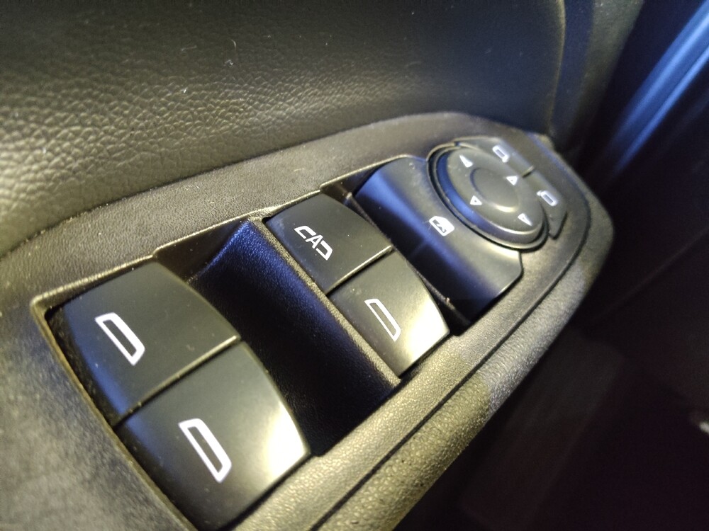 2019 Chevrolet Equinox in Glendale, AZ 85301 - 18124702 27