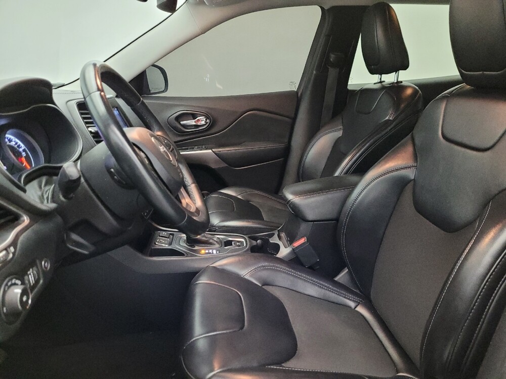 2019 Jeep Cherokee in Glendale, AZ 85301 - 18124711 17