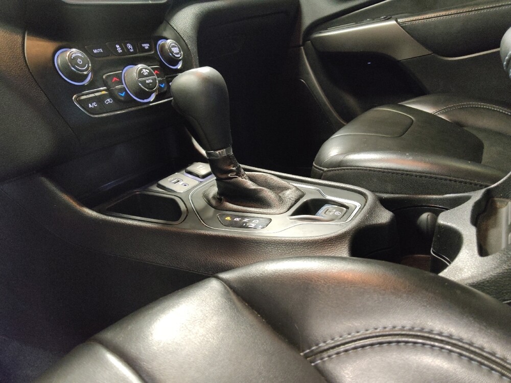 2019 Jeep Cherokee in Glendale, AZ 85301 - 18124711 26