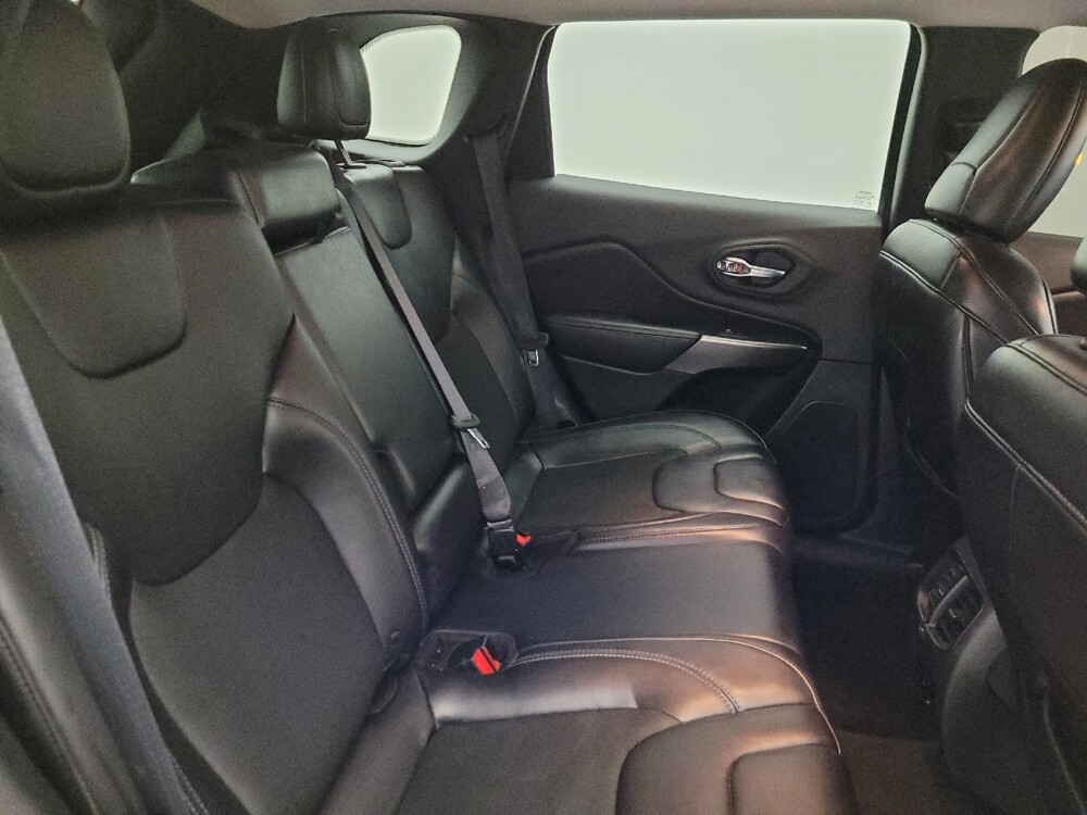 2019 Jeep Cherokee in Glendale, AZ 85301 - 18124711 19