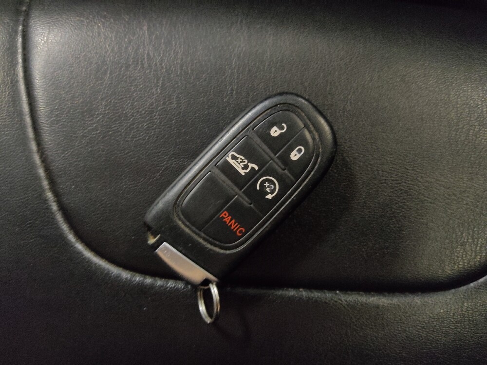 2019 Jeep Cherokee in Glendale, AZ 85301 - 18124711 32