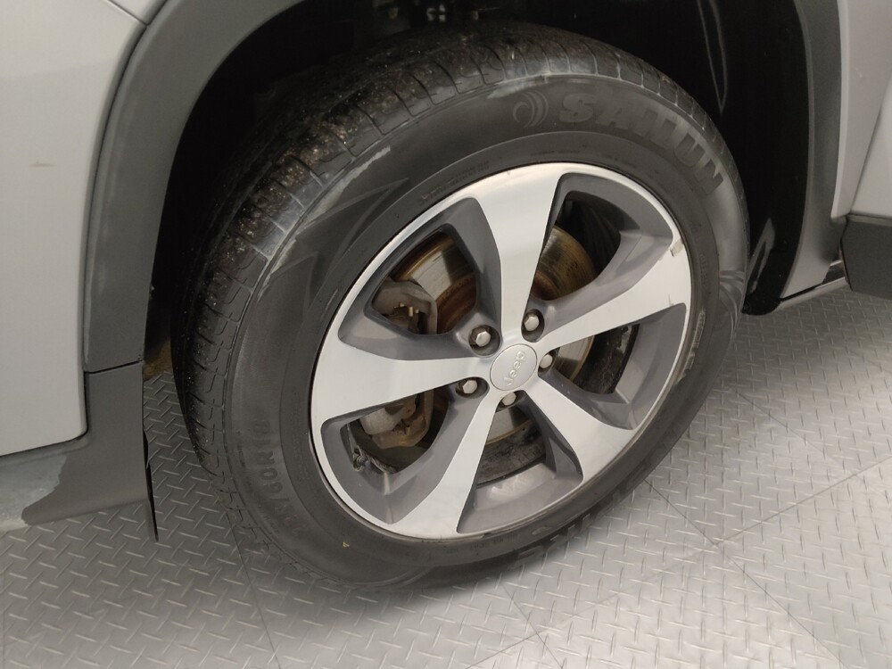 2019 Jeep Cherokee in Topeka, KS 66611 - 18124725 31