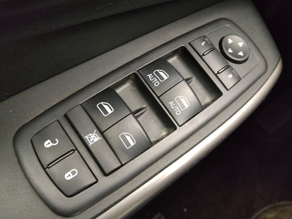 2019 Jeep Cherokee in Topeka, KS 66611 - 18124725 27