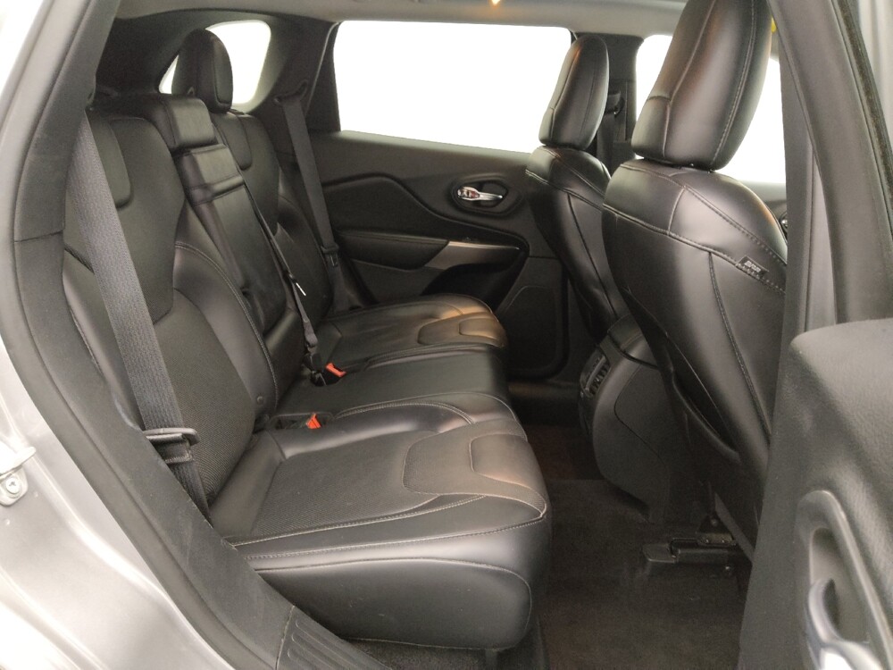 2019 Jeep Cherokee in Topeka, KS 66611 - 18124725 19