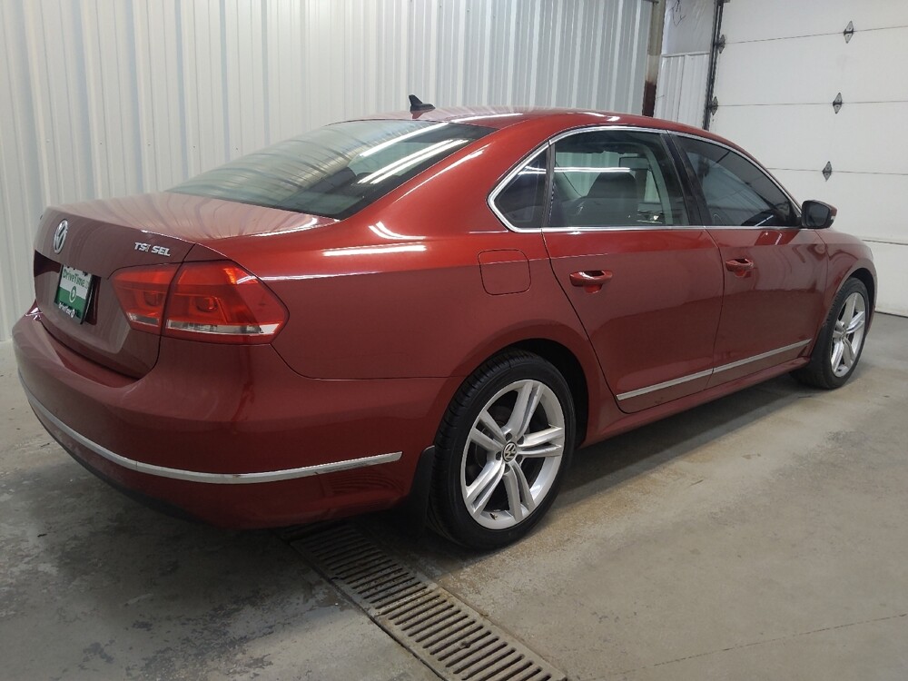 2015 Volkswagen Passat in Fairfield, OH 45014 - 18124790 10