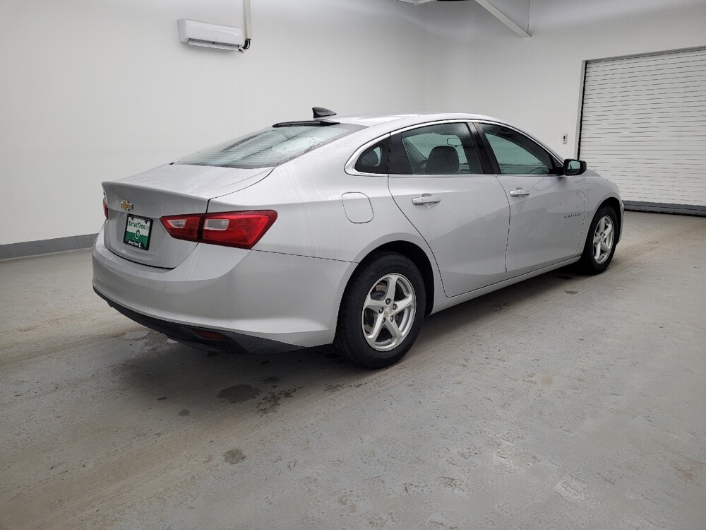 2018 Chevrolet Malibu in Toledo, OH 43617 - 18124797 10