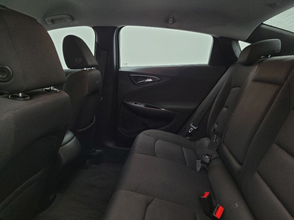 2018 Chevrolet Malibu in Toledo, OH 43617 - 18124797 18