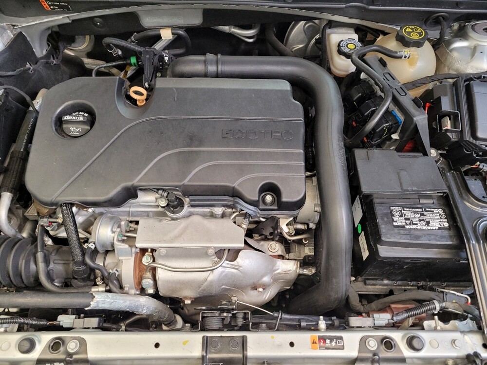 2018 Chevrolet Malibu in Toledo, OH 43617 - 18124797 30