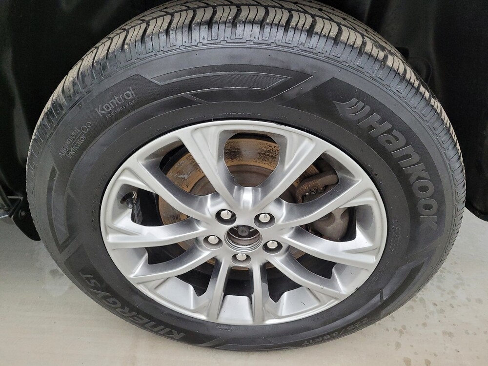 2019 Jeep Cherokee in Toledo, OH 43617 - 18124800 31