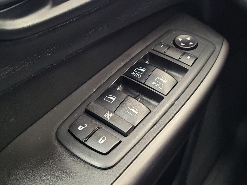 2019 Jeep Cherokee in Toledo, OH 43617 - 18124800 27