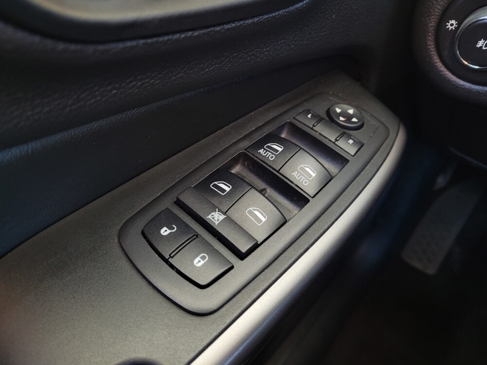 2019 Jeep Cherokee in Toledo, OH 43617 - 18124805 27