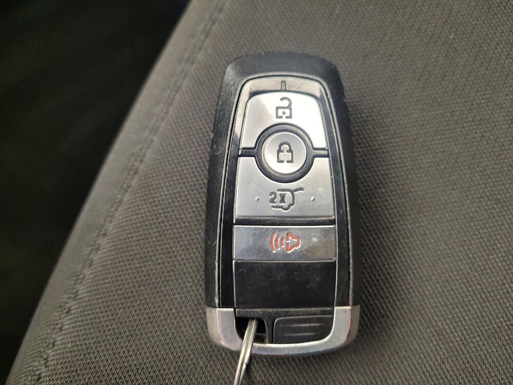 2020 Ford Explorer in Toledo, OH 43617 - 18124806 32