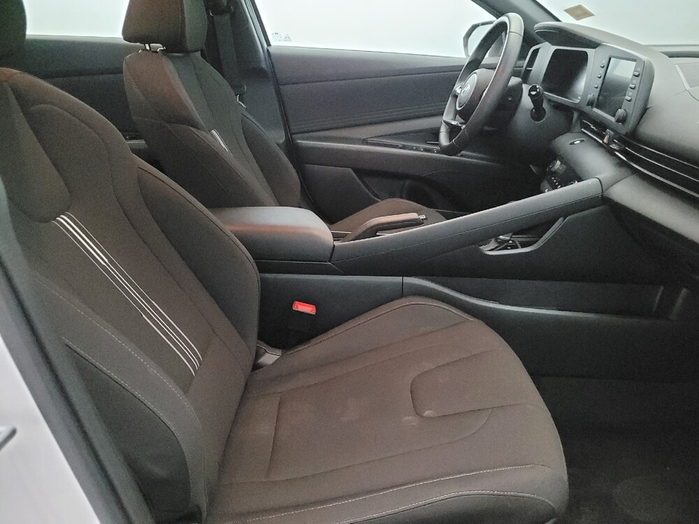2025 Hyundai Elantra in Pittsburgh, PA 15236 - 18124844 21