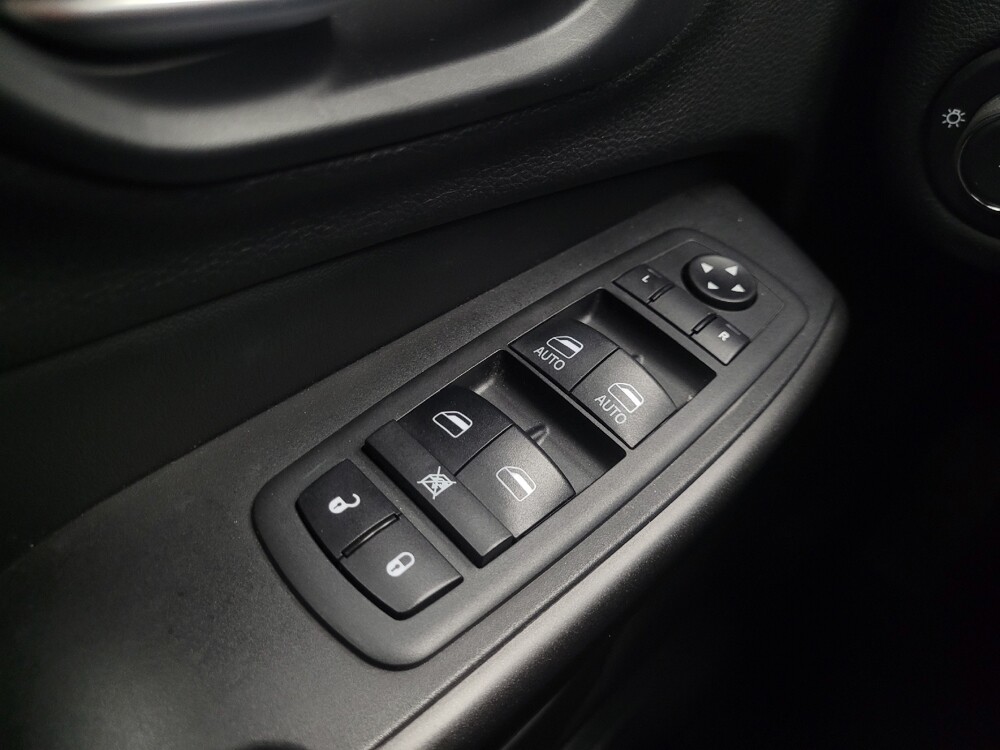 2019 Jeep Cherokee in Indianapolis, IN 46219 - 18124854 27