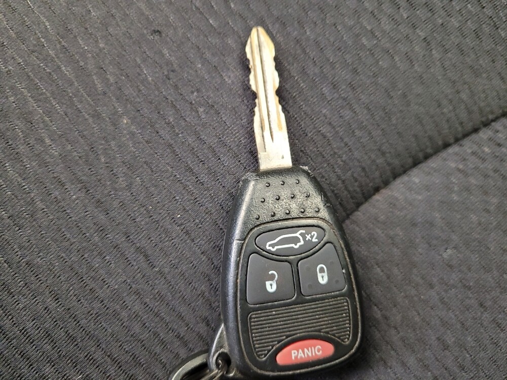 2013 Chrysler 200 in Toledo, OH 43617 - 18124882 32