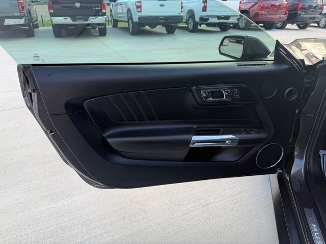 2017 Ford Mustang in Knoxville, TN 37920 - 18124919 7