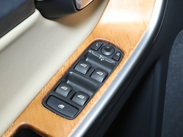 2017 Volvo XC60 in Bedford, OH 44146 - 18124923 17