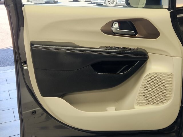 2023 Chrysler Voyager in Cinnaminson, NJ 08077 - 18124947 10