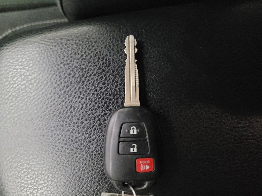 2018 Toyota RAV4 in Fresno, CA 93726 - 18124980 32