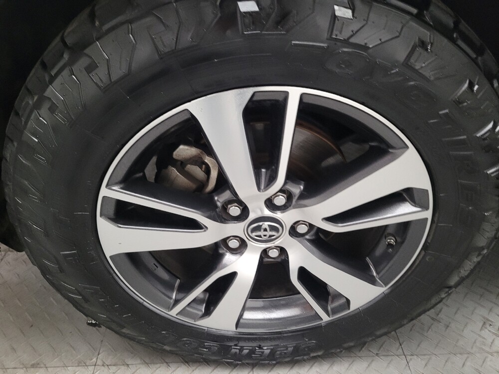 2018 Toyota RAV4 in Fresno, CA 93726 - 18124980 31