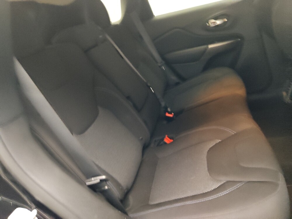 2019 Jeep Cherokee in Macon, GA 31210 - 18124999 19