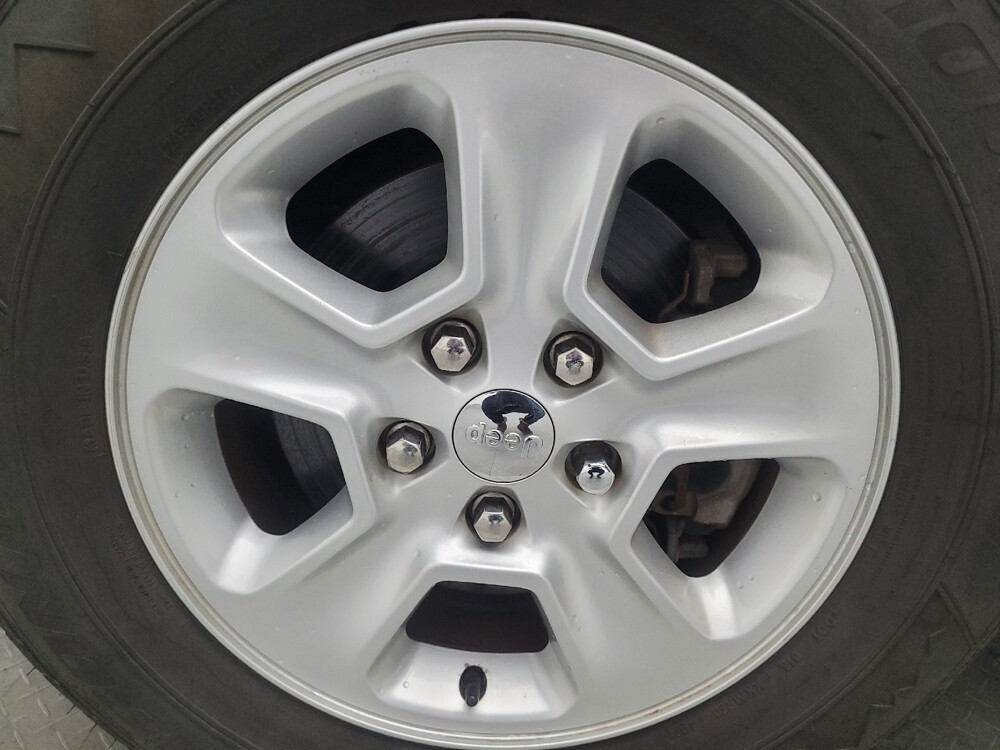 2017 Jeep Grand Cherokee in Macon, GA 31210 - 18125005 31