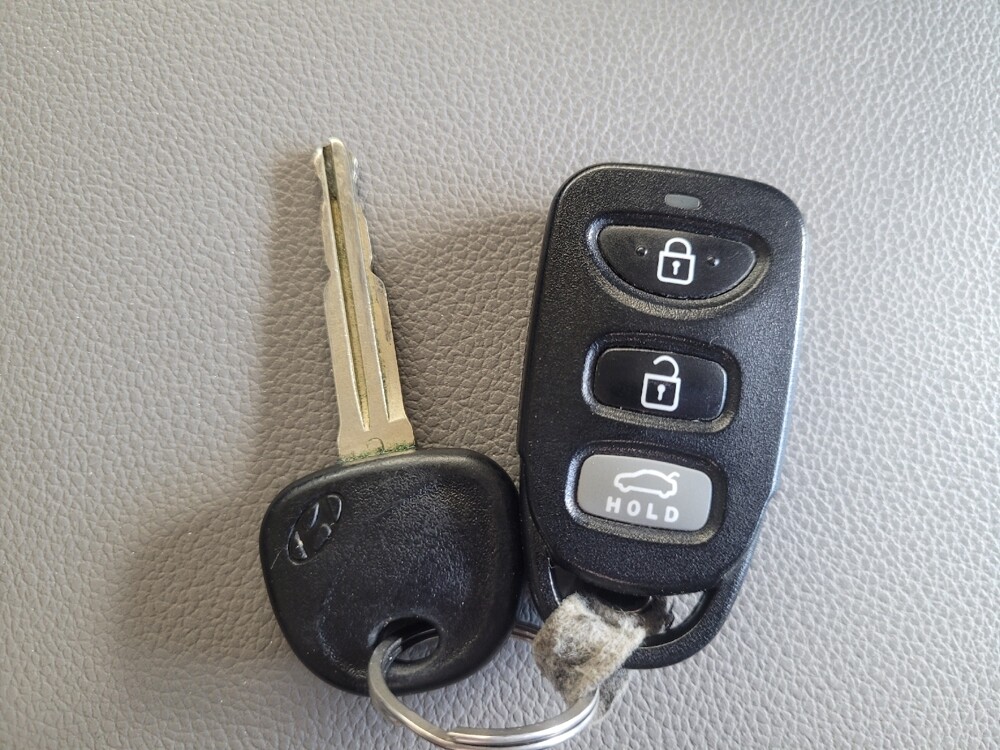 2019 Hyundai Elantra in Stone Mountain, GA 30083 - 18125035 32